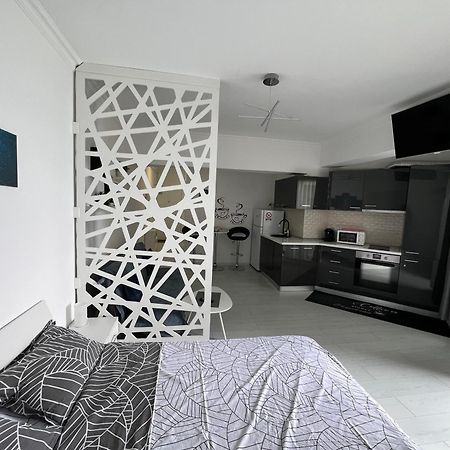Kitty Studio Sunset Lake Appartement Mamaia Buitenkant foto
