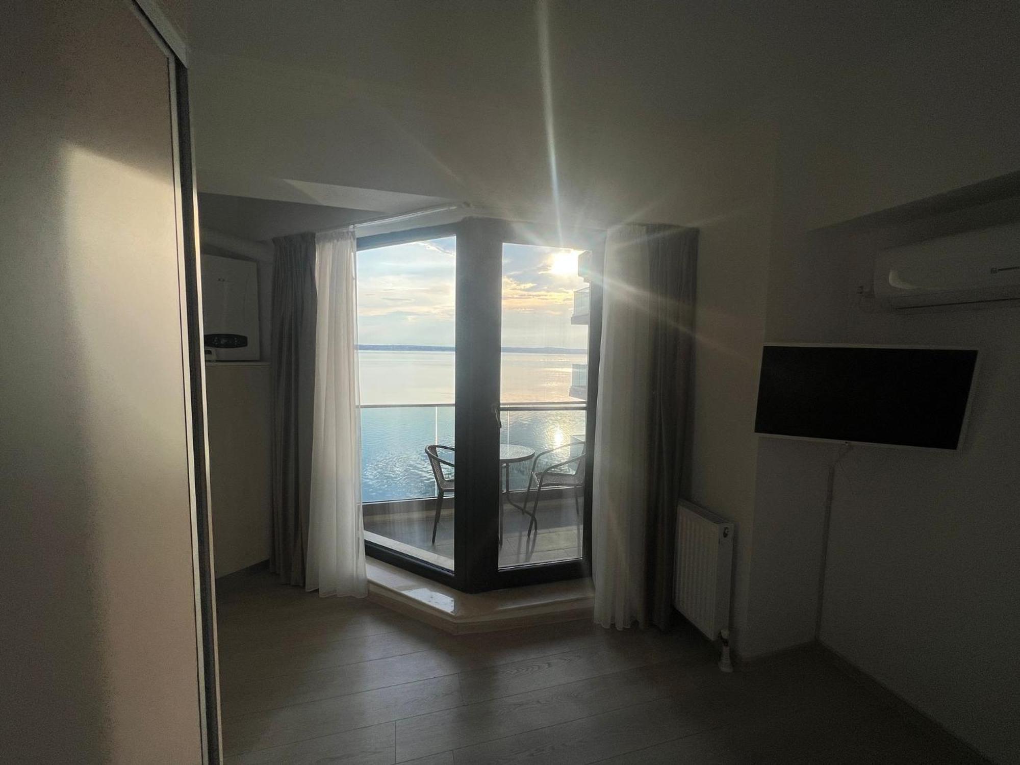 Kitty Studio Sunset Lake Appartement Mamaia Buitenkant foto