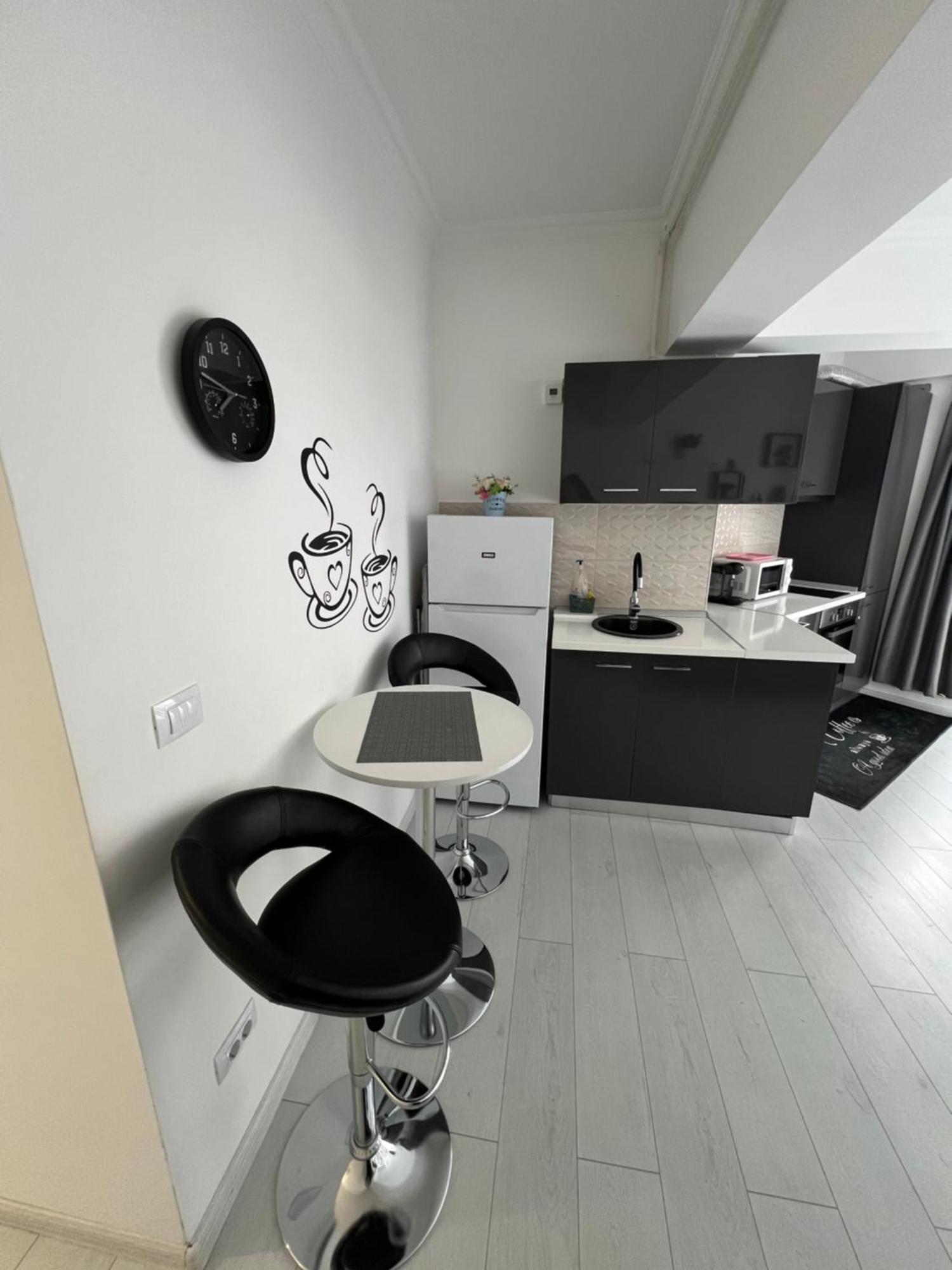 Kitty Studio Sunset Lake Appartement Mamaia Buitenkant foto