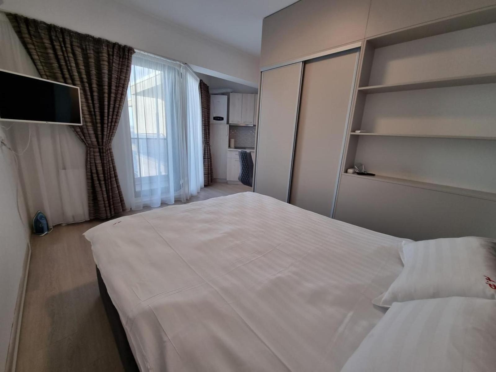 Kitty Studio Sunset Lake Appartement Mamaia Buitenkant foto