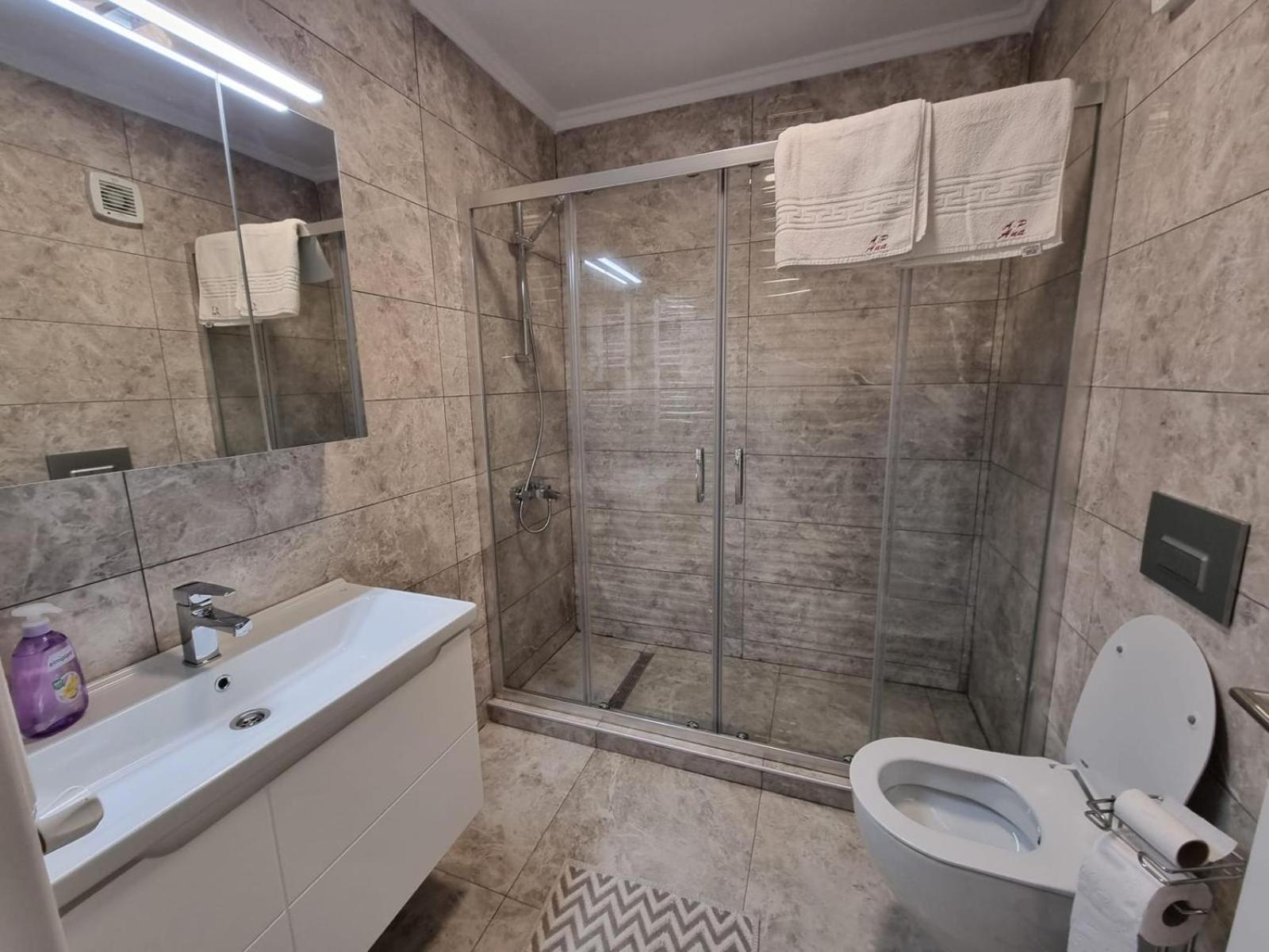 Kitty Studio Sunset Lake Appartement Mamaia Buitenkant foto